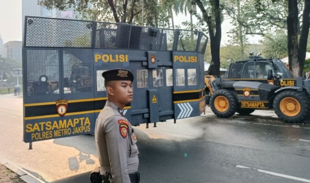 Jalan Merdeka Selatan arah Gambir ditutup imbas demo mahasiswa Jalan Merdeka Selatan arah Gambir ditutup imbas demo mahasiswa