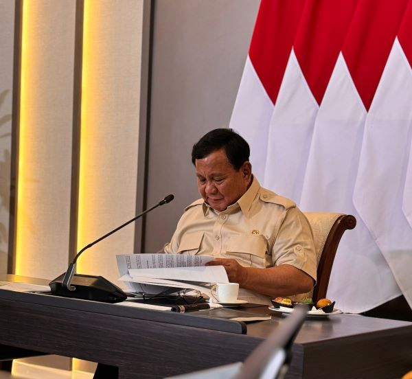 Presiden Prabowo gelar rapat terbatas di Lanud Halim Presiden Prabowo gelar rapat terbatas di Lanud Halim