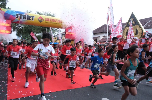 Meriah, ribuan orang ikut Magelang Kebangsaan Run 2025 Meriah, ribuan orang ikut Magelang Kebangsaan Run 2025