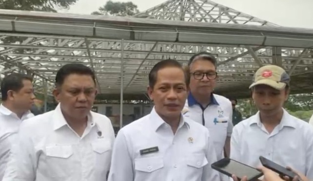 Menteri LH tinjau pembongkaran bangunan setelah banjir Puncak Menteri LH tinjau pembongkaran bangunan setelah banjir Puncak