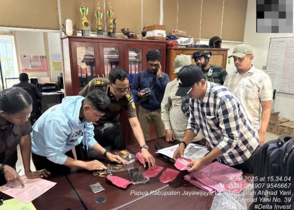 Satgas Ops Damai Cartenz proses hukum dua oknum terlibat jual beli amunisi Satgas Ops Damai Cartenz proses hukum dua oknum terlibat jual beli amunisi