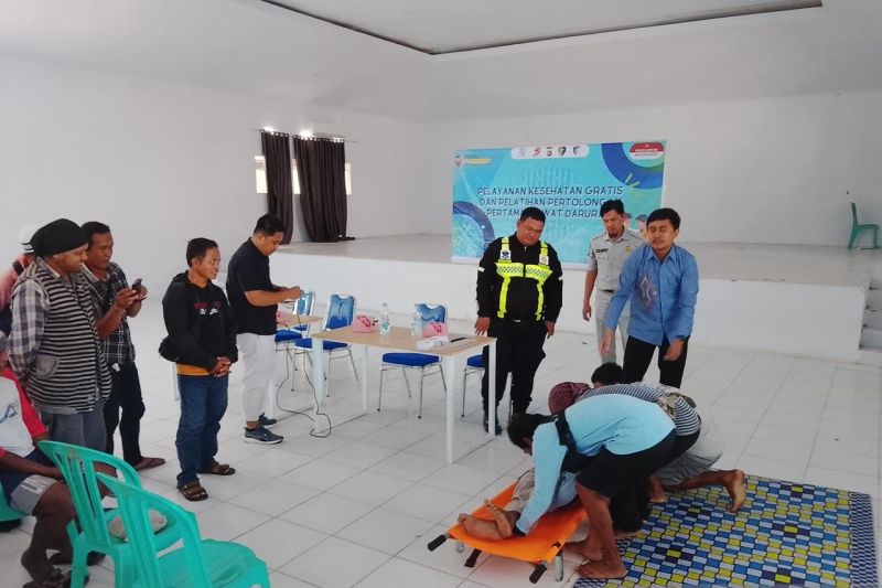 Polisi gelar pelatihan tanggap darurat kecelakaan lalu lintas Polisi gelar pelatihan tanggap darurat kecelakaan lalu lintas