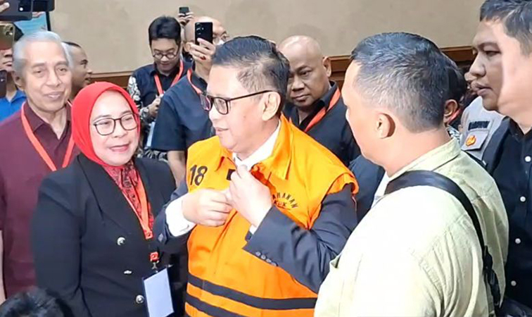 Jaksa KPK tuntut Hasto Kristiyanto 7 tahun penjara Jaksa KPK tuntut Hasto Kristiyanto 7 tahun penjara