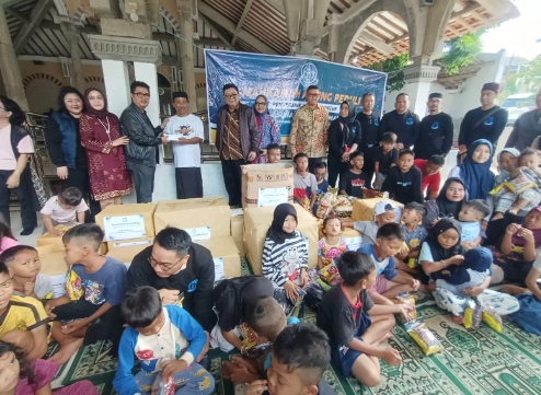 MA Peduli kembali bagikan bantuan di Semarang dan Bandung MA Peduli kembali bagikan bantuan di Semarang dan Bandung