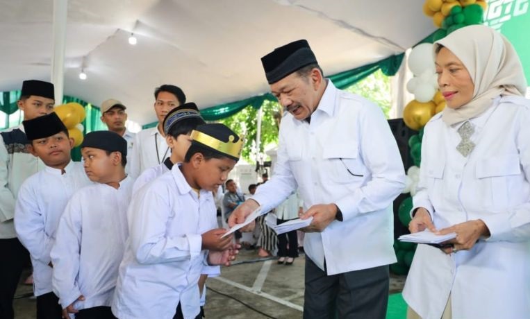 Baznas salurkan bantuan untuk 51.108 anak yatim di seluruh Indonesia Baznas salurkan bantuan untuk 51.108 anak yatim di seluruh Indonesia