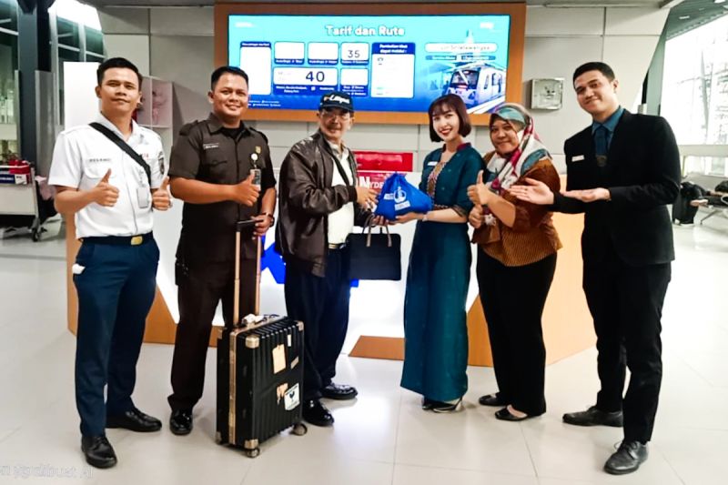 Petugas KAI Bandara amankan cincin berlian milik penumpang di Medan Petugas KAI Bandara amankan cincin berlian milik penumpang di Medan
