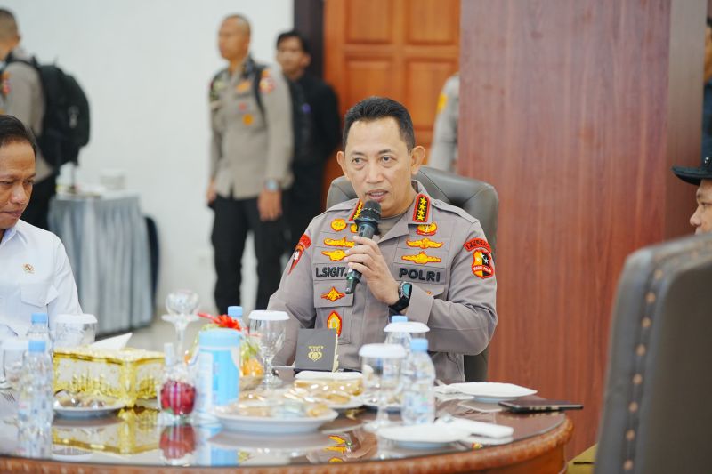 Kapolri instruksikan Polda Riau respons cepat untuk padamkan titik api Kapolri instruksikan Polda Riau respons cepat untuk padamkan titik api