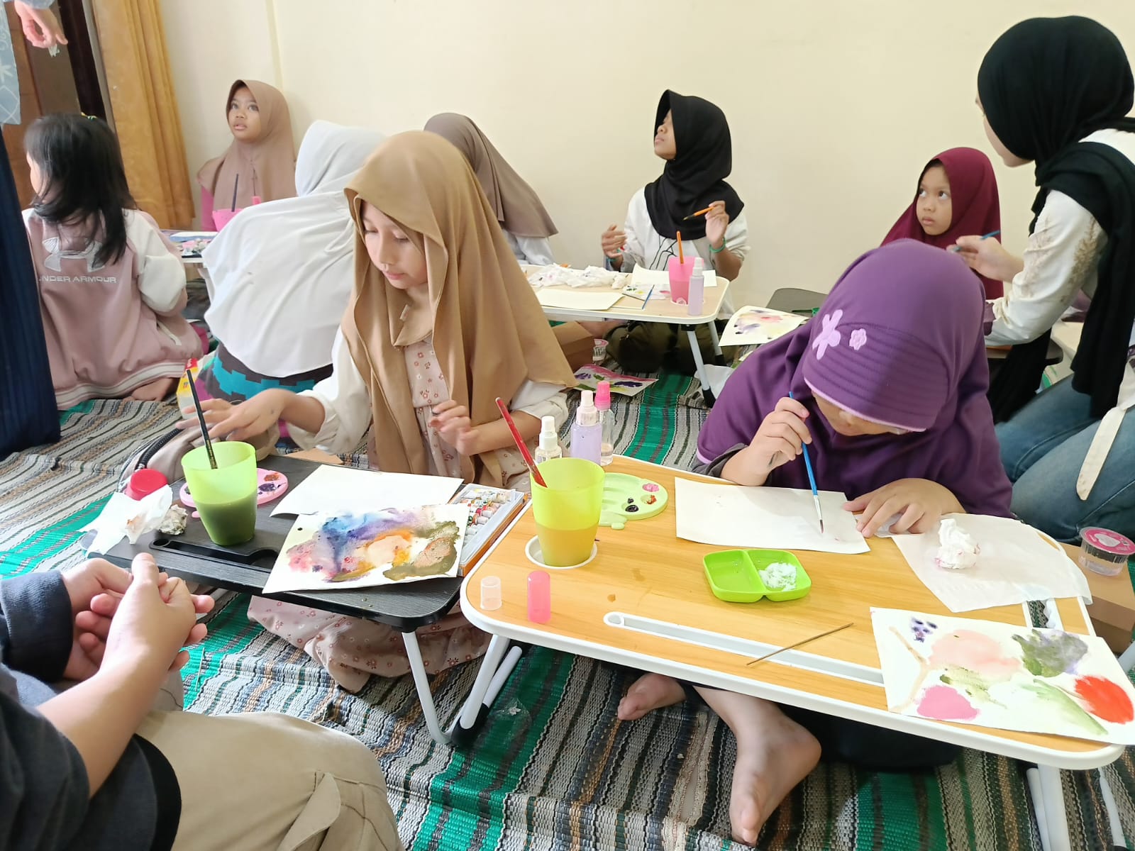 Eksplorasi cat air dapat atasi kecanduan gadget pada anak Eksplorasi cat air dapat atasi kecanduan gadget pada anak