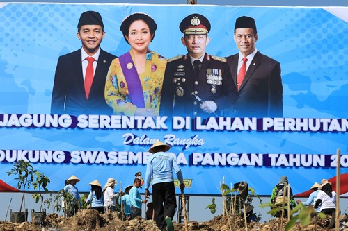 Kapolri dan Titiek Soeharto hadiri tanam jagung di Grobogan