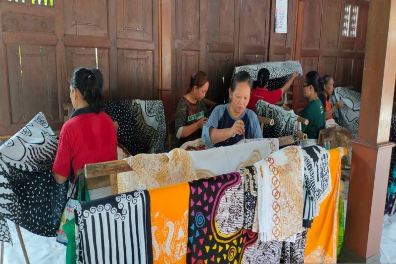 Kemenperin perkuat penerapan industri hijau di sektor batik lewat SIH Kemenperin perkuat penerapan industri hijau di sektor batik lewat SIH