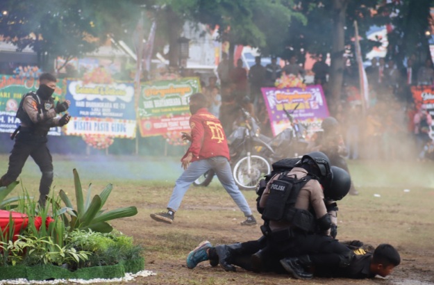 Dari upacara hingga atraksi menarik: Brebes meriahkan Hari Bhayangkara ke-79 Dari upacara hingga atraksi menarik: Brebes meriahkan Hari Bhayangkara ke-79