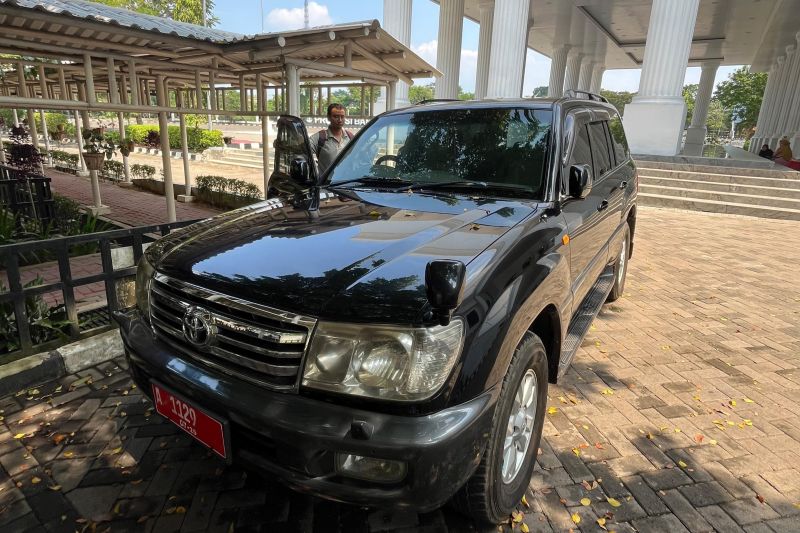 Pemprov Banten lelang 16 kendaraan dinas termasuk mobil Ratu Atut Pemprov Banten lelang 16 kendaraan dinas termasuk mobil Ratu Atut