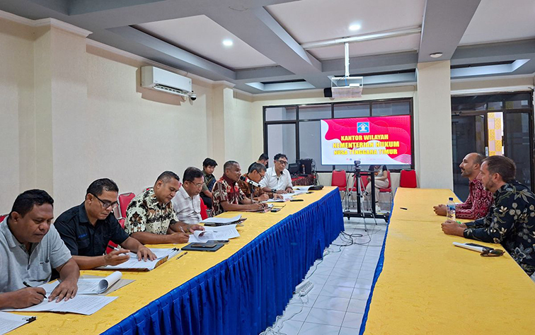 Kemenkum NTT verifikasi dua WNA Italia ajukan diri jadi WNI Kemenkum NTT verifikasi dua WNA Italia ajukan diri jadi WNI