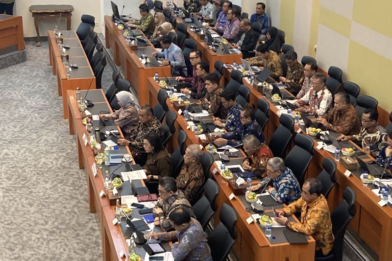 Pemerintah-DPR sepakati proyeksi baru asumsi makro 2025 Pemerintah-DPR sepakati proyeksi baru asumsi makro 2025
