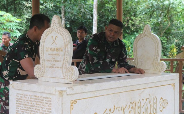 TNI kerahkan 200 prajurit untuk pugar makam pahlawan nasional Cut Nyak Meutia TNI kerahkan 200 prajurit untuk pugar makam pahlawan nasional Cut Nyak Meutia