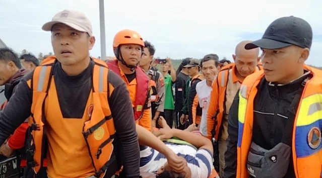 SAR Mentawai jelaskan cara korban selamatkan diri saat kapal terbalik SAR Mentawai jelaskan cara korban selamatkan diri saat kapal terbalik