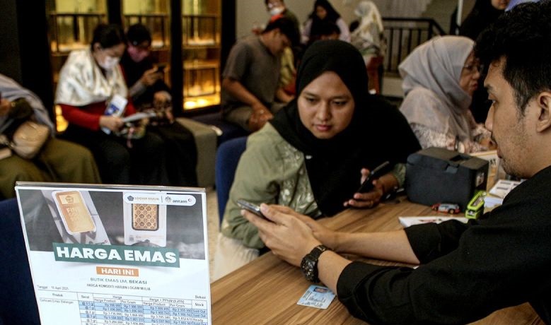 Harga emas Antam hari ini naik Rp10.000 menjadi Rp1,927 juta/gram