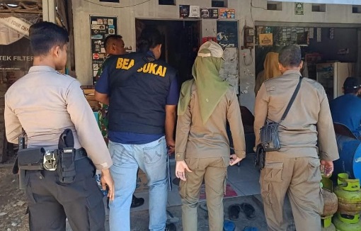 Tim gabungan sita 30 ribu batang rokok ilegal di Undaan, Kudus Tim gabungan sita 30 ribu batang rokok ilegal di Undaan, Kudus