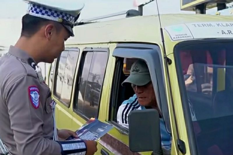 Ribuan pengendara terjaring dalam Operasi Patuh Lodaya Polres Karawang Ribuan pengendara terjaring dalam Operasi Patuh Lodaya Polres Karawang