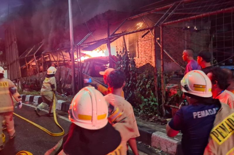 Empat orang jadi korban kebakaran di Sukapura Cilincing Empat orang jadi korban kebakaran di Sukapura Cilincing
