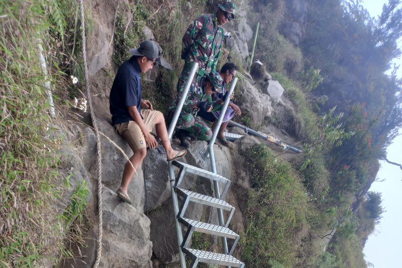 Jalur pendakian di kawasan Gunung Rinjani diperbaiki Jalur pendakian di kawasan Gunung Rinjani diperbaiki