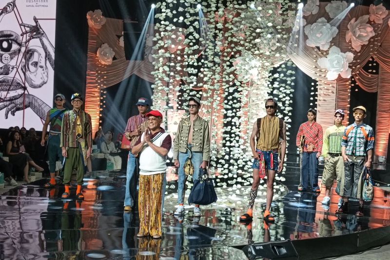 Samuel Wattimena sebut industri fesyen Jateng kian kreatif Samuel Wattimena sebut industri fesyen Jateng kian kreatif