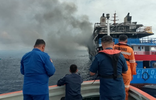 Kapolda Sulut pimpin evakuasi penumpang KM Barcelona V A yang terbakar di Talise Kapolda Sulut pimpin evakuasi penumpang KM Barcelona V A yang terbakar di TaliseÂ
