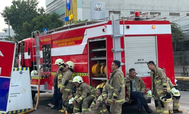 50 personel Gulkarmat padamkan kebakaran RS Hermina Jatinegara Jaktim