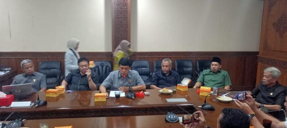 Wakil Wali Kota Salatiga ikut dimintai keterangan di angket DPRD Salatiga Wakil Wali Kota Salatiga ikut dimintai keterangan di angket DPRD Salatiga