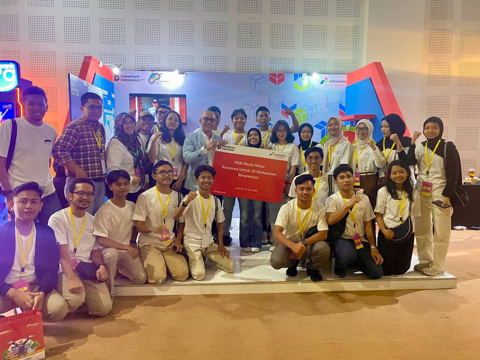 PGN Serahkan Beasiswa PGN Muda Maju ke 40 Mahasiswa Berprestasi di Puncak YOTNC 2025