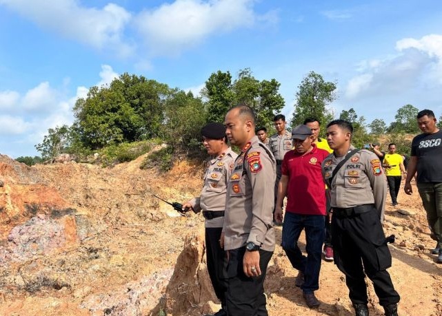 Polres Bangka Barat tertibkan tambang ilegal di kompleks Kantor Pemda Polres Bangka Barat tertibkan tambang ilegal di kompleks Kantor Pemda