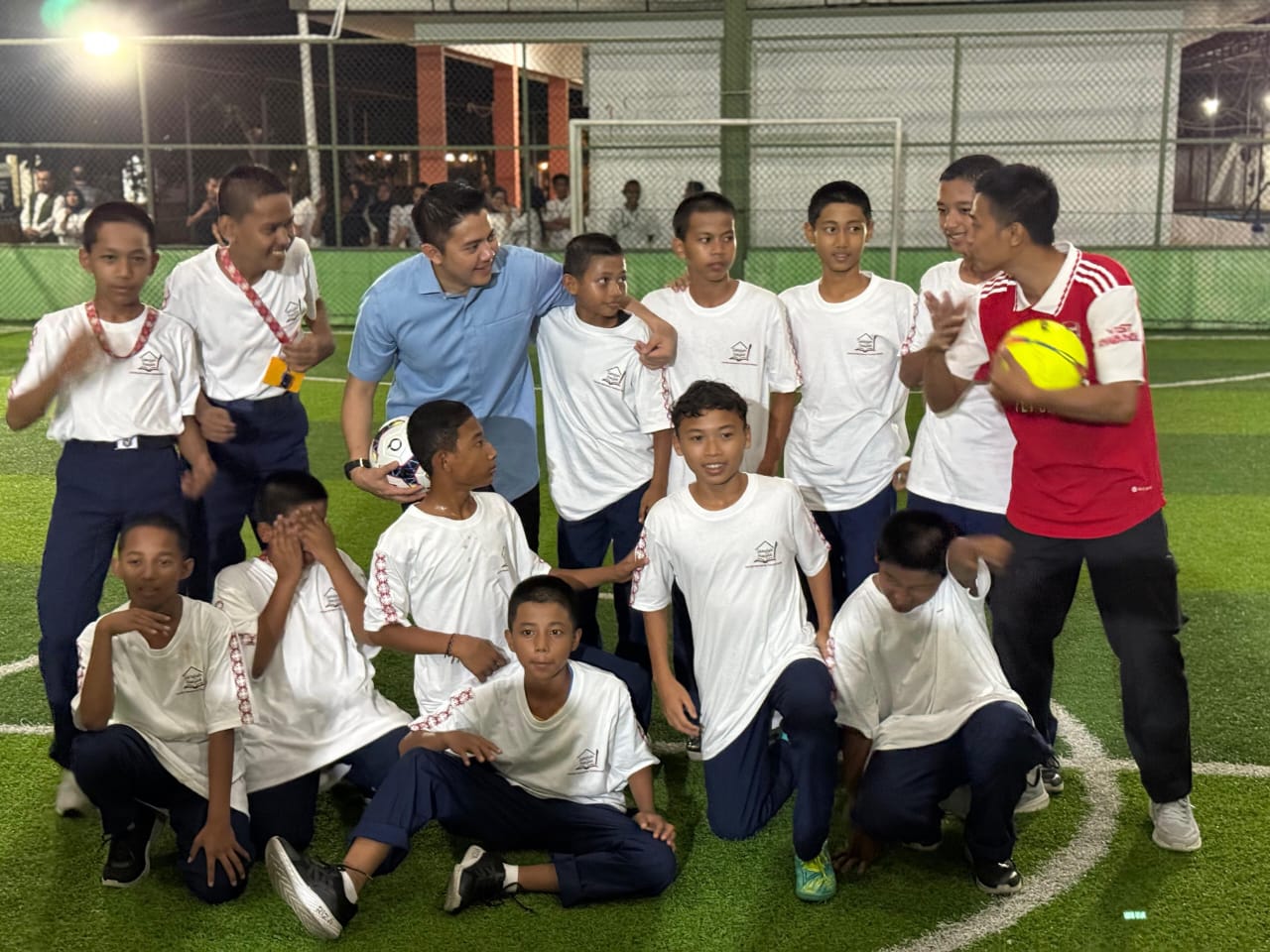 Seskab Teddy ajak siswa Sekolah Rakyat lihat Paskibraka