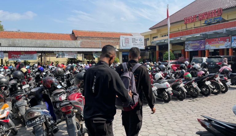 Hari terakhir pemutihan pajak kendaraan, 2 ribu lebih wajib pajak padati Samsat Sukoharjo Hari terakhir pemutihan pajak kendaraan, 2 ribu lebih wajib pajak padati Samsat Sukoharjo