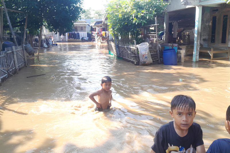 2.275 warga di Kabupaten Tangerang terdampak bencana banjir 2.275 warga di Kabupaten Tangerang terdampak bencana banjir