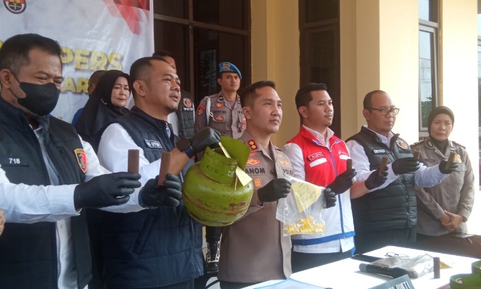 Polres Purwakarta bongkar sindikat pengoplos gas LPG Polres Purwakarta bongkar sindikat pengoplos gas LPG