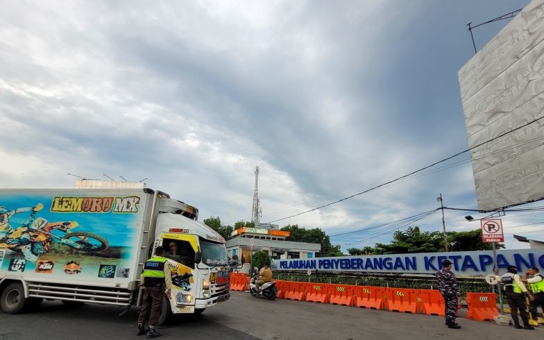 Tiga penumpang dan satu kru KMP Tunu Pratama Jaya ditemukan selamat