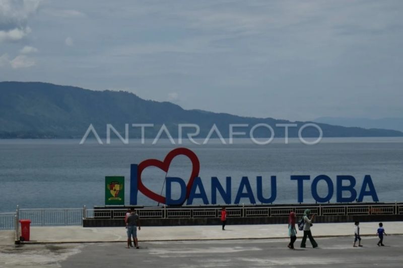 Gubernur Sumut dukung Pemkab Samosir bangun wisata pantai Danau Toba Gubernur Sumut dukung Pemkab Samosir bangun wisata pantai Danau Toba