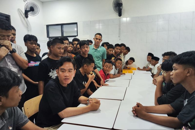 Wapres Gibran jelaskan alasan malam-malam sambangi Sekolah Rakyat Wapres Gibran jelaskan alasan malam-malam sambangi Sekolah Rakyat