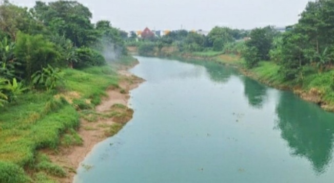 KLH terus awasi perkembangan dugaan pencemaran Sungai Citarum KLH terus awasi perkembangan dugaan pencemaran Sungai Citarum