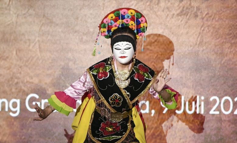 Giring upayakan pemberian bantuan renovasi rumah bagi pelestari budaya Giring upayakan pemberian bantuan renovasi rumah bagi pelestari budaya