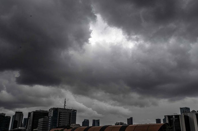 BMKG prakirakan sebagian Jakarta hujan disertai petir Jumat sore BMKG prakirakan sebagian Jakarta hujan disertai petir Jumat sore