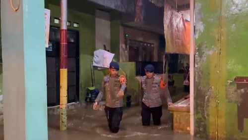Banjir berangsur surut, Tim Polda Metro Jaya masih siaga