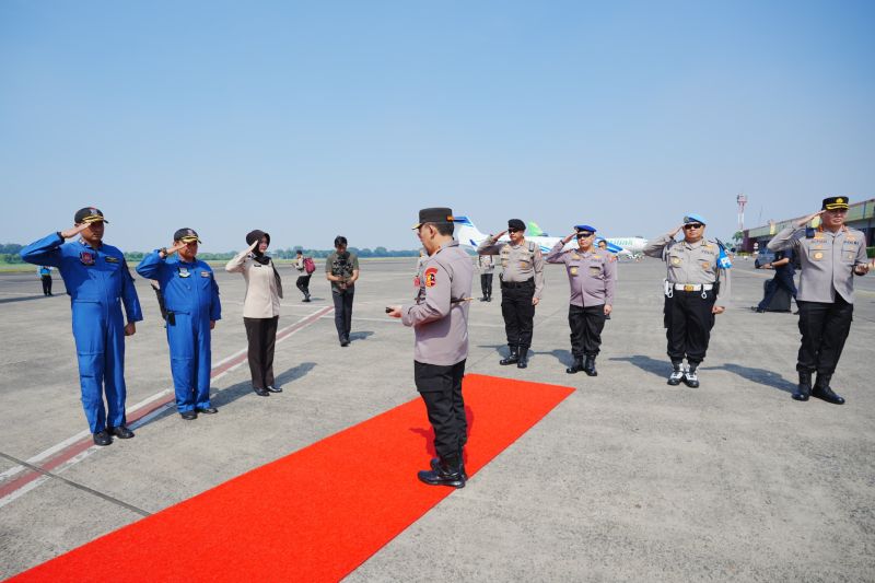 Kapolri bertolak ke Riau untuk tinjau titik karhutla Kapolri bertolak ke Riau untuk tinjau titik karhutla