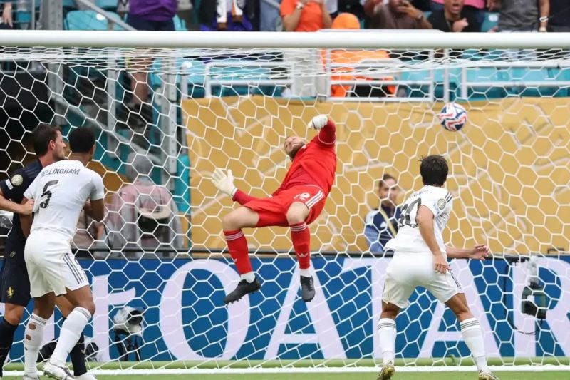 Real Madrid amankan tiket perempat final usai menang 1-0 atas Juventus Real Madrid amankan tiket perempat final usai menang 1-0 atas Juventus