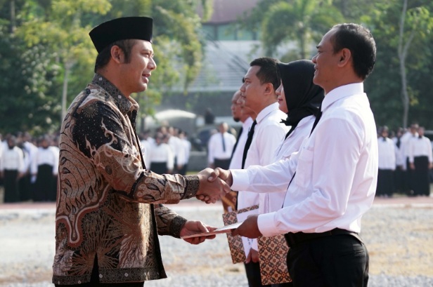 Dilantik jadi ASN-PPPK, 1.271 TKHL diharap junjung tinggi etika birokrasi bersih Dilantik jadi ASN-PPPK, 1.271 TKHL diharap junjung tinggi etika birokrasi bersih