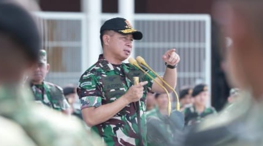 Panglima TNI dampingi Presiden RI tinjau kesiapan kontingen parade dan defile untuk Prancis Panglima TNI dampingi Presiden RI tinjau kesiapan kontingen parade dan defile untuk PrancisÂ