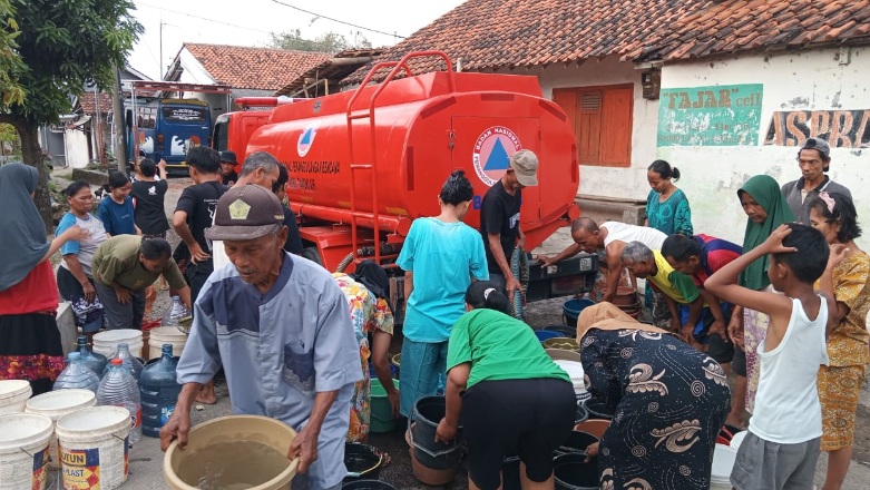 BPBD Kabupaten Tegal distribusikan air bersih ke dua desa terdampak kekeringan 