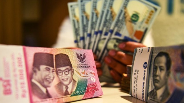Rupiah melemah seiring ketidakpastian kebijakan tarif AS Rupiah melemah seiring ketidakpastian kebijakan tarif AS