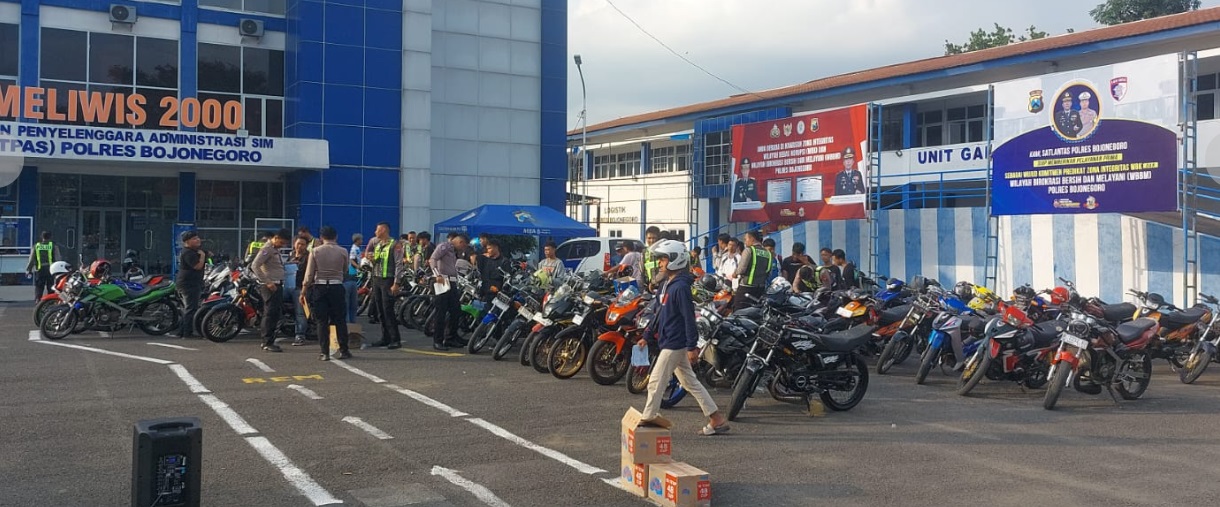 Ganggu warga, puluhan motor knalpot brong diamankan Polres Bojonegoro  Ganggu warga, puluhan motor knalpot brong diamankan Polres Bojonegoro Â