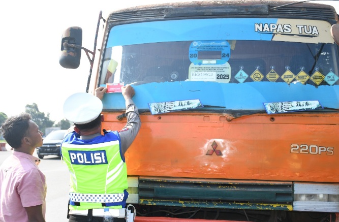 JNT gelar operasi ODOL di ruas Tol Belmera bersama TNI-Pollri JNT gelar operasi ODOL di ruas Tol Belmera bersama TNI-Pollri